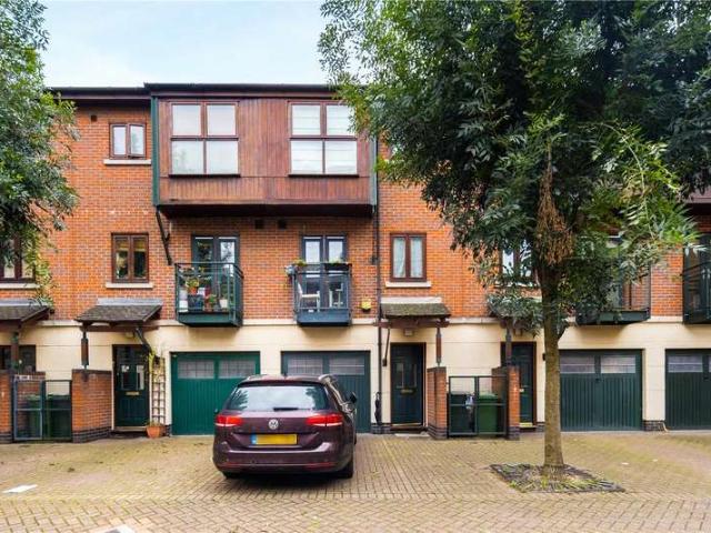 House for sale in Custom House, Greater London