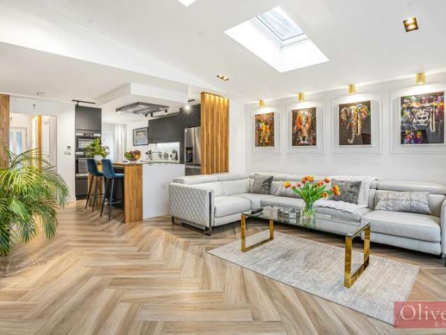 Cottage for sale in Elstree and Borehamwood, Borehamwood