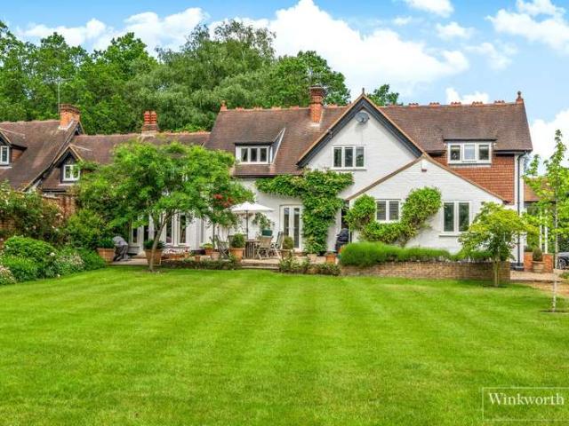 House for sale in Heol-las, Surrey