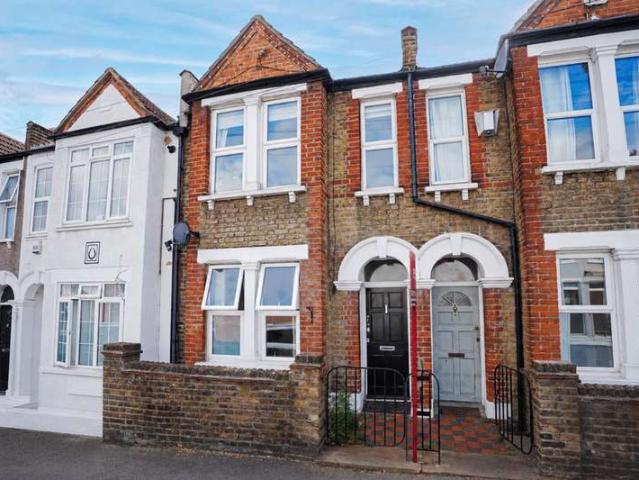 House for sale in London Borough of Lewisham, Lower Sydenham