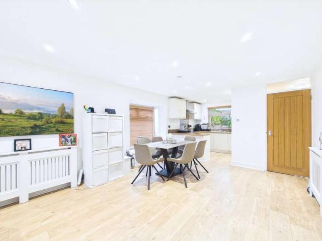 House for sale in London Borough of Croydon, Forestdale
