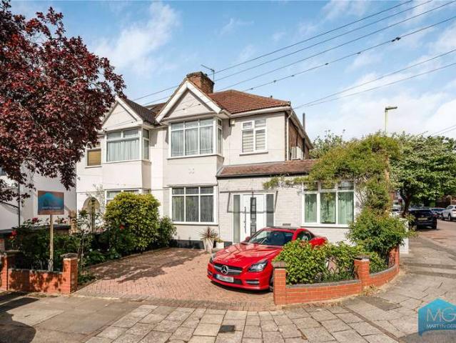 House for sale in West Finchley, Greater London