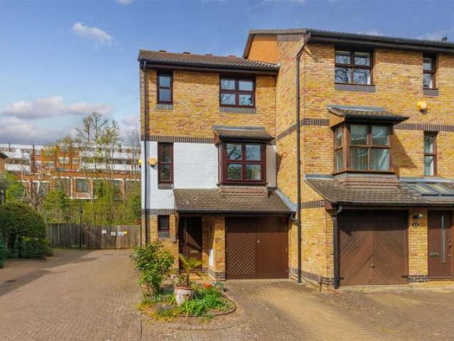 House for sale in Hampstead, Belsize Park