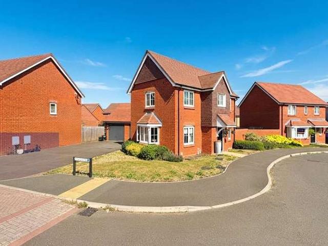 House for sale in Chipping Hill, Essex