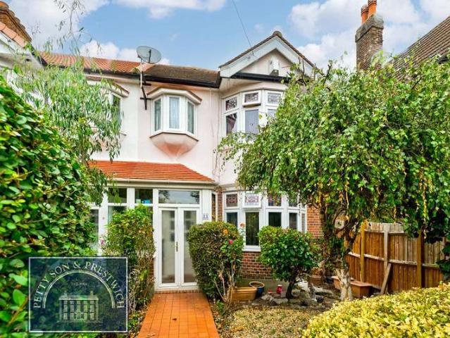 House for sale in Aldersbrook, Greater London