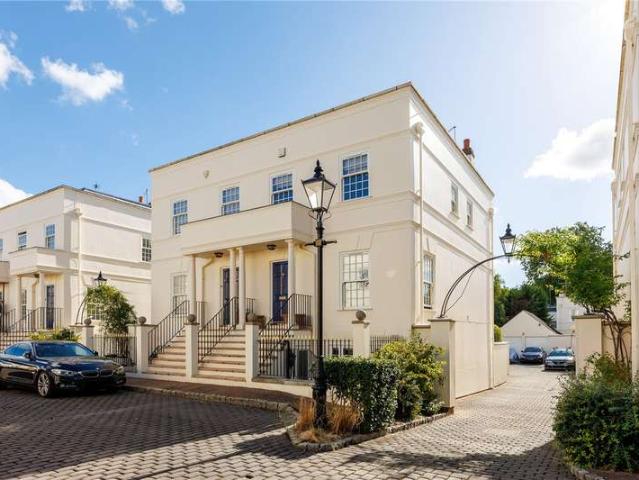 House for sale in Putney Village, Greater London