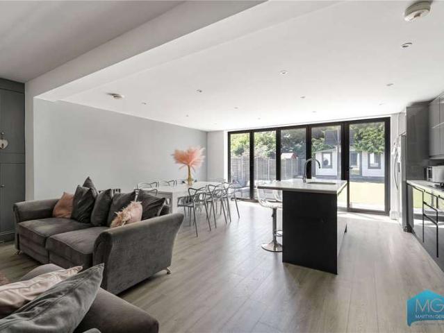 House for sale in Friern Barnet, Greater London