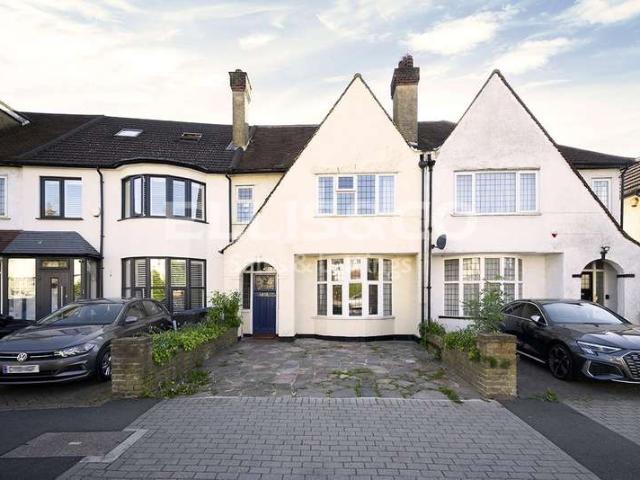 House for sale in Mill Hill, Greater London