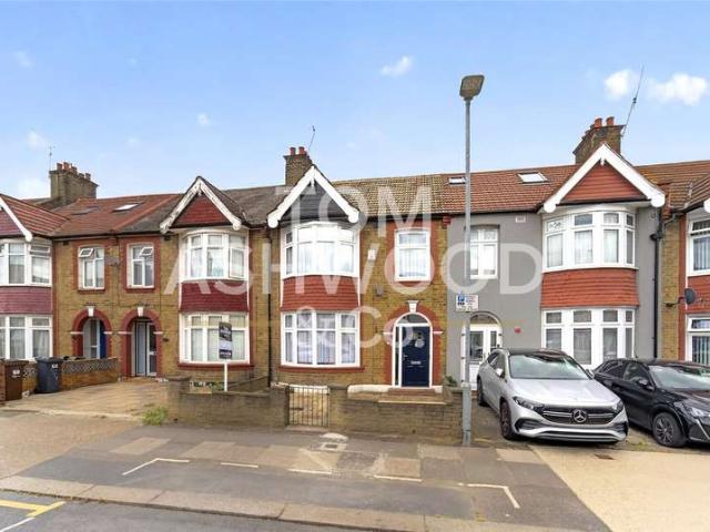 House for sale in Thames View, Greater London