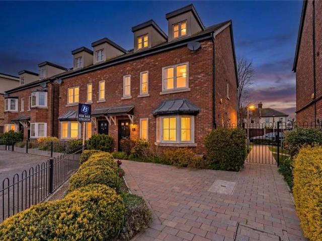 House for sale in Upminster, Greater London