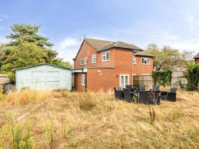 House for sale in The Crescent, Farnborough
