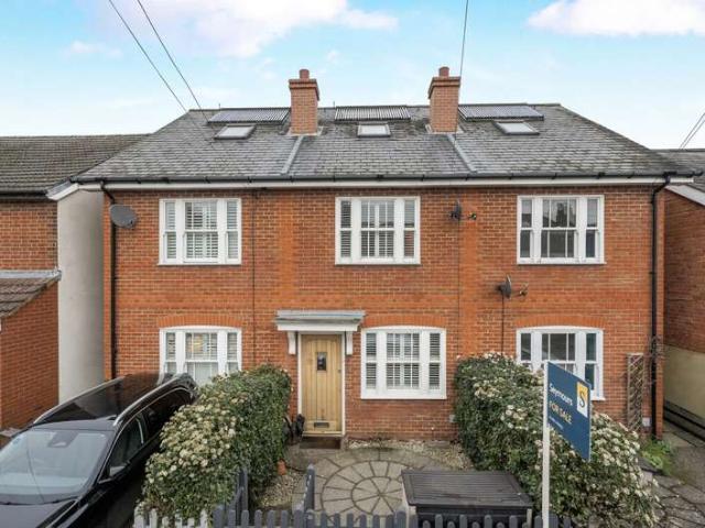 House for sale in Fole, Surrey
