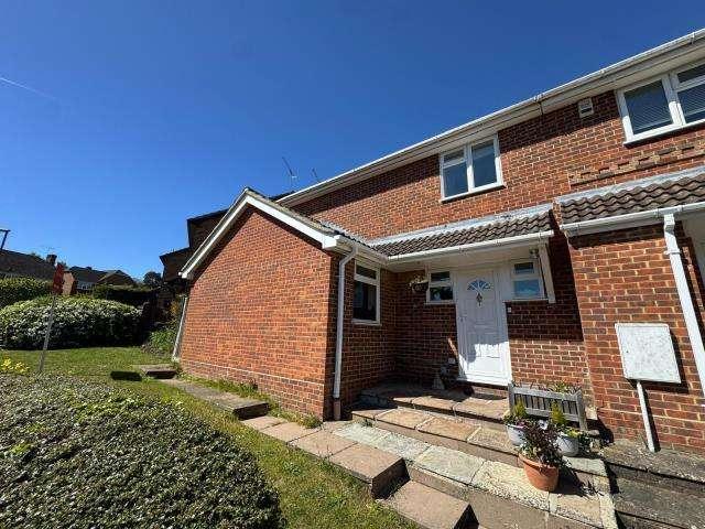 House for sale in Heol-las, Surrey