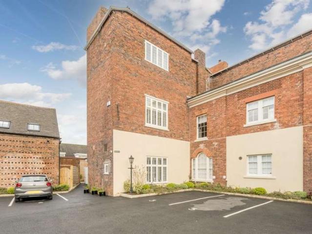House for sale in Kingswinford, West Midlands