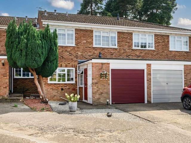 House for sale in Finchampstead