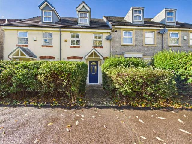 House for sale in Kingswood