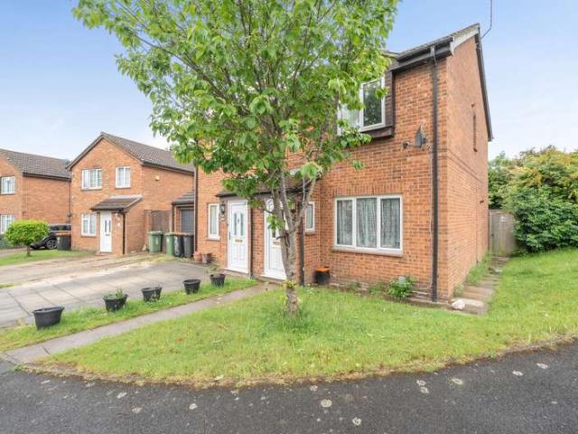 House for sale in Woodside Estate, Houghton Regis
