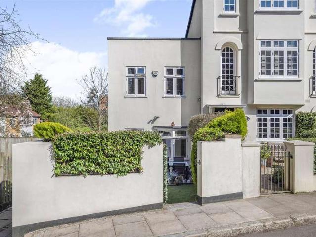 House for sale in North End, Greater London