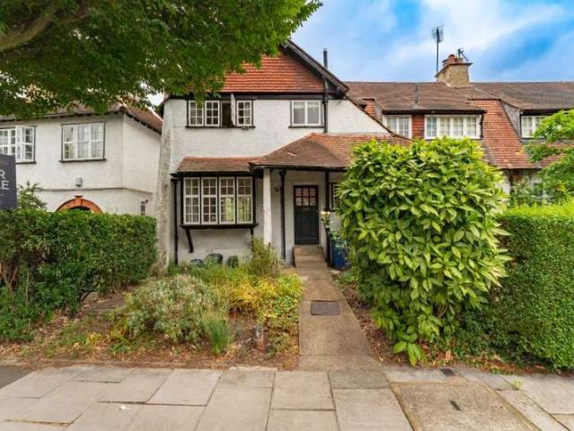 House for sale in London Borough of Ealing, Perivale