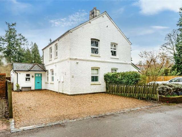 House for sale in Fole, Surrey