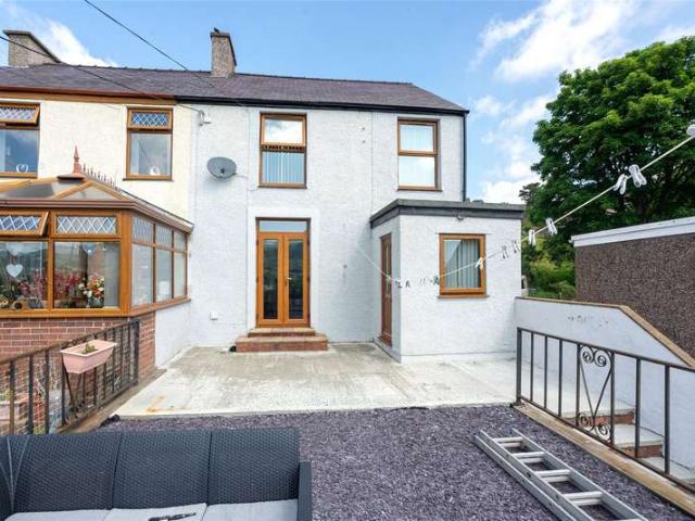 House for sale in Llanllyfni, Talysarn