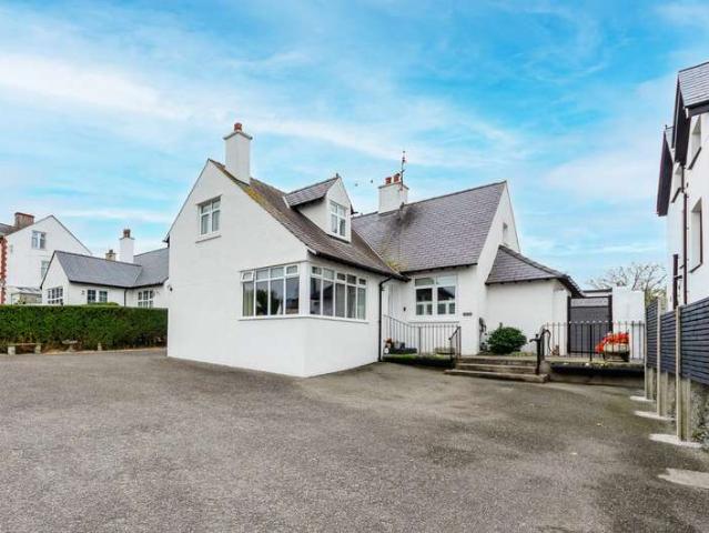 House for sale in Porth-y-Felin, Holyhead