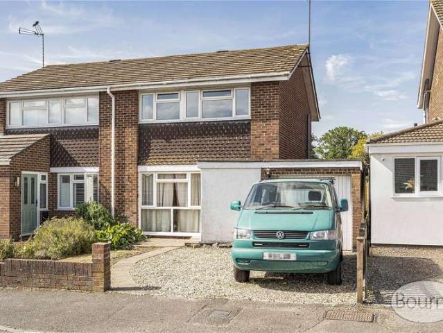House for sale in Heol-las, Surrey
