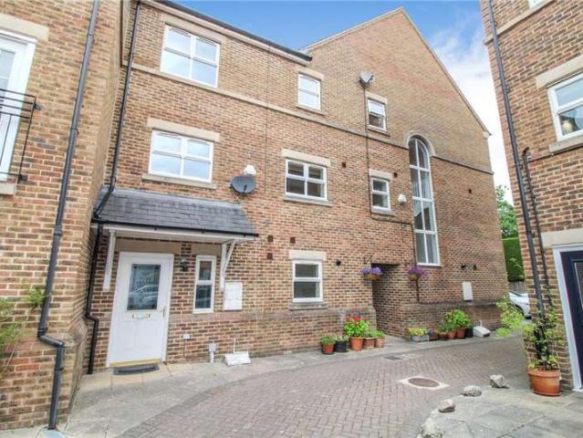 House for sale in Weetwood, West Yorkshire