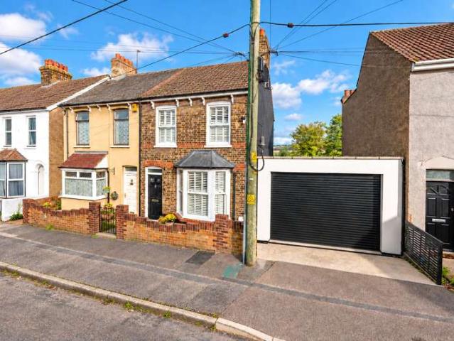 House for sale in Halling