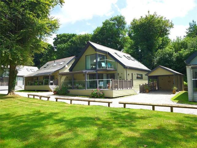 House for sale in Hellandbridge, Cornwall