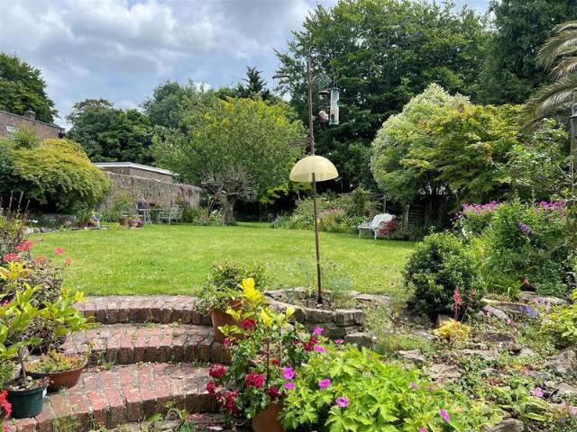 Cottage for sale in Fishersgate, West Sussex
