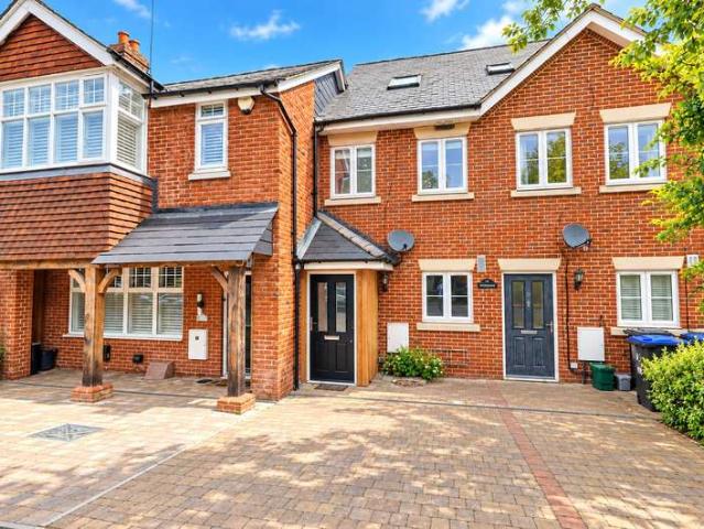 House for sale in Maybury Estate, Woking