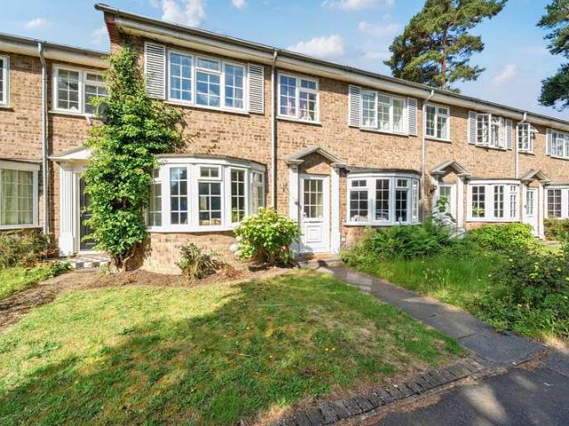 House for sale in Horsell, Woking