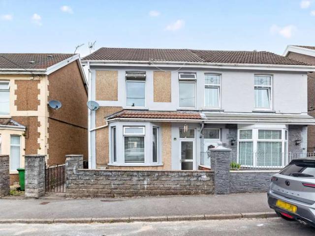 House for rent in Tonyrefail, Coedely
