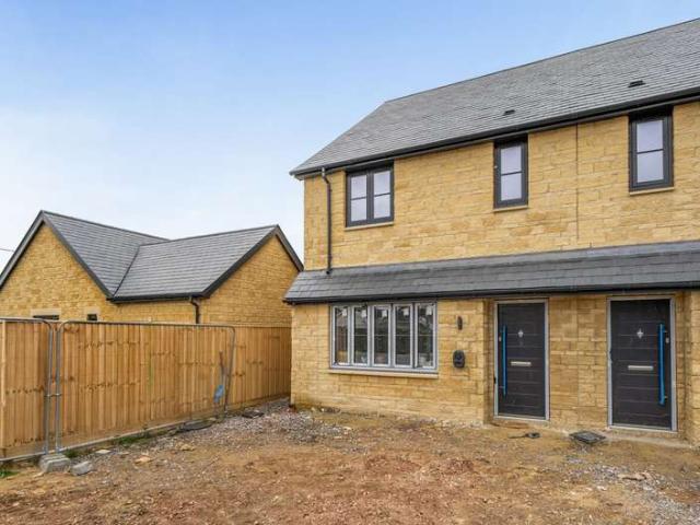 House for sale in Carterton, West Oxfordshire