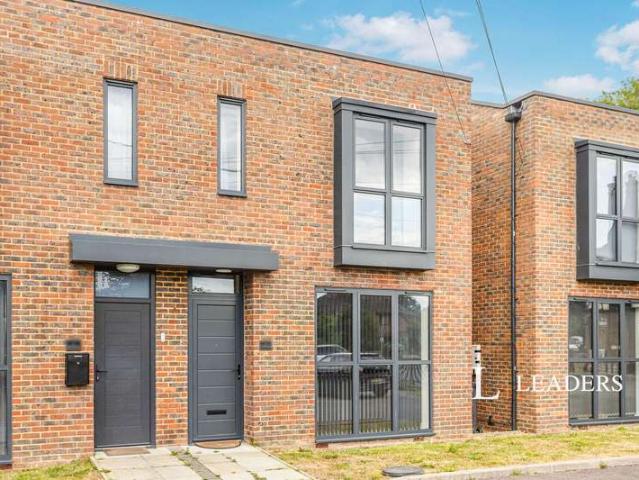 House for rent in Perryfields, West Sussex