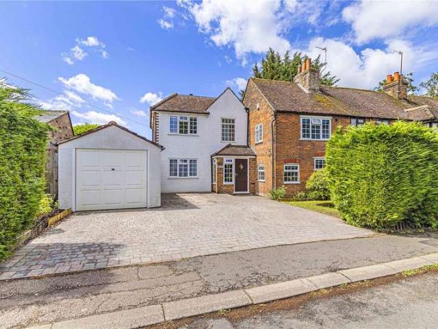 House for sale in Bennetts End, Pouchen End