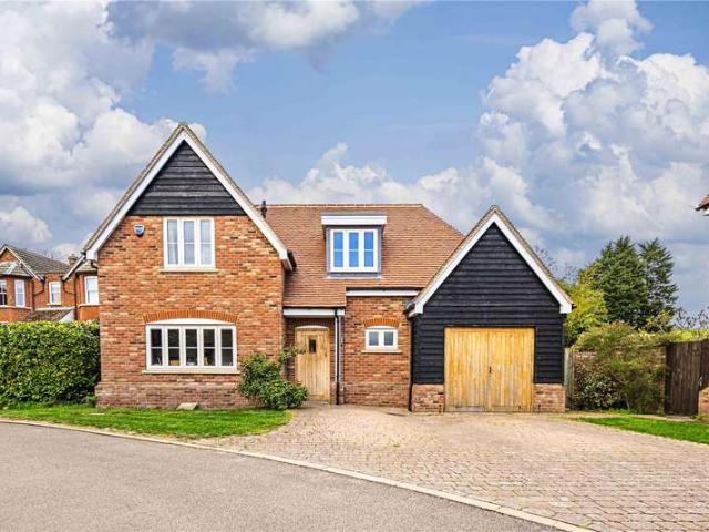 House for sale in Tilsworth, Central Bedfordshire