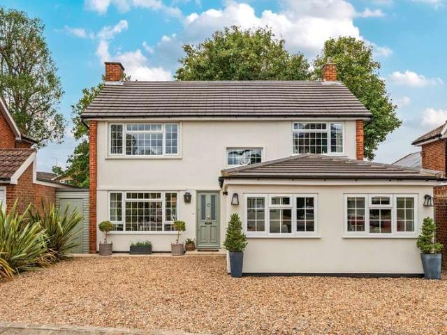 House for sale in Upper Halliford, Spelthorne