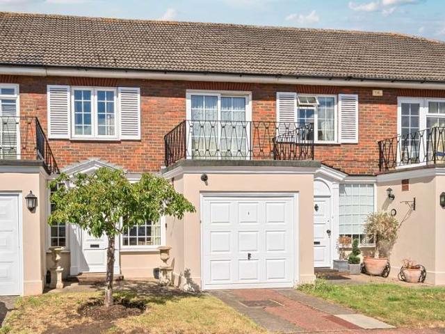 House for sale in Lower Halliford, Surrey
