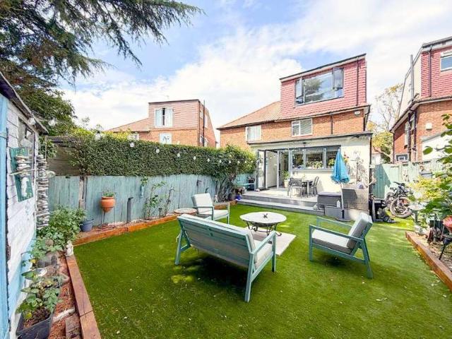 House for sale in Golders Green Estate, Greater London