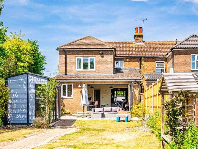 House for sale in Church End, Totternhoe