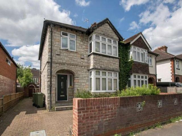 House for sale in Woodbridge Hill, Guildford