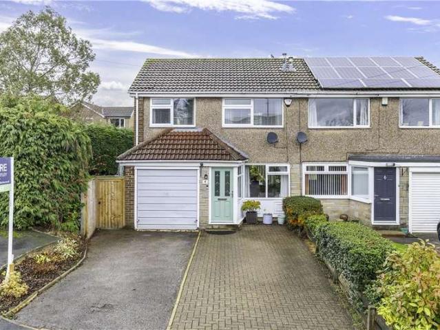 House for sale in Holt Park, West Yorkshire