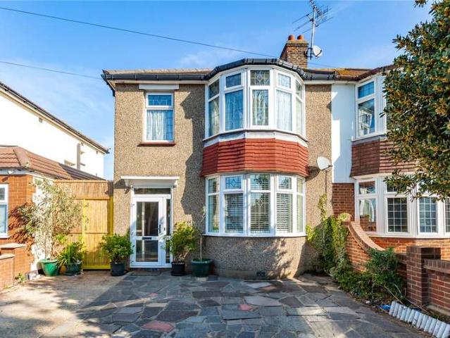 House for sale in Rush Green, Greater London