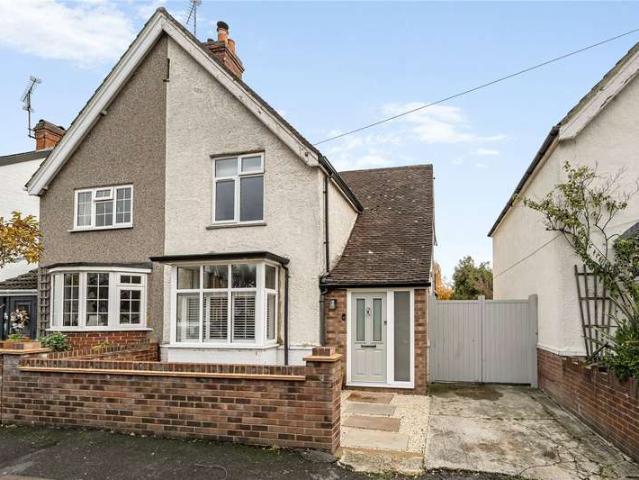 House for sale in Heol-las, Surrey