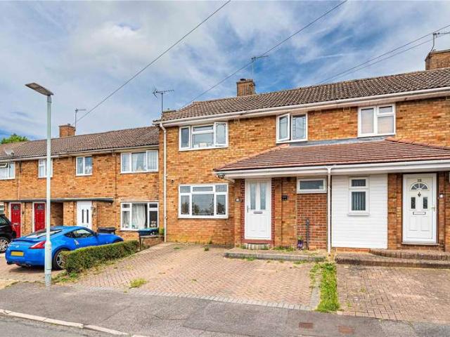 House for sale in Bennetts End, Pouchen End