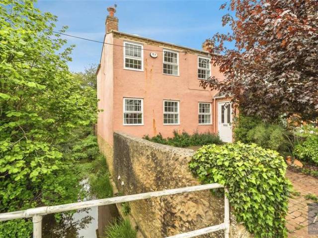 House for sale in Thornborough, Buckinghamshire