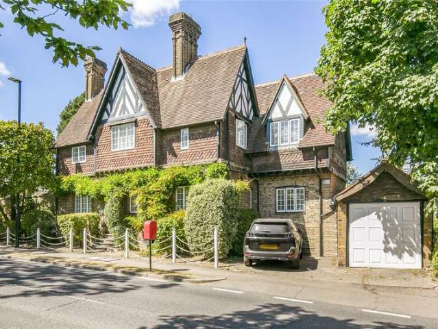 House for sale in Hadley Wood, Greater London