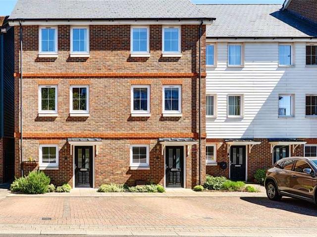 House for sale in The Butts, Kent